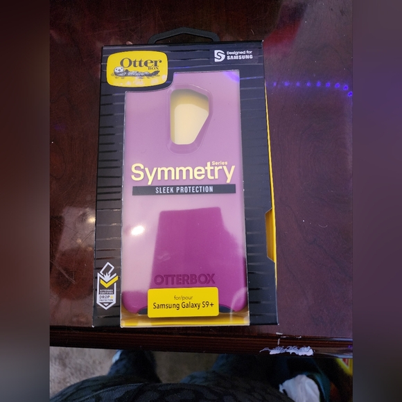 Otter box symmetry - Picture 1 of 3